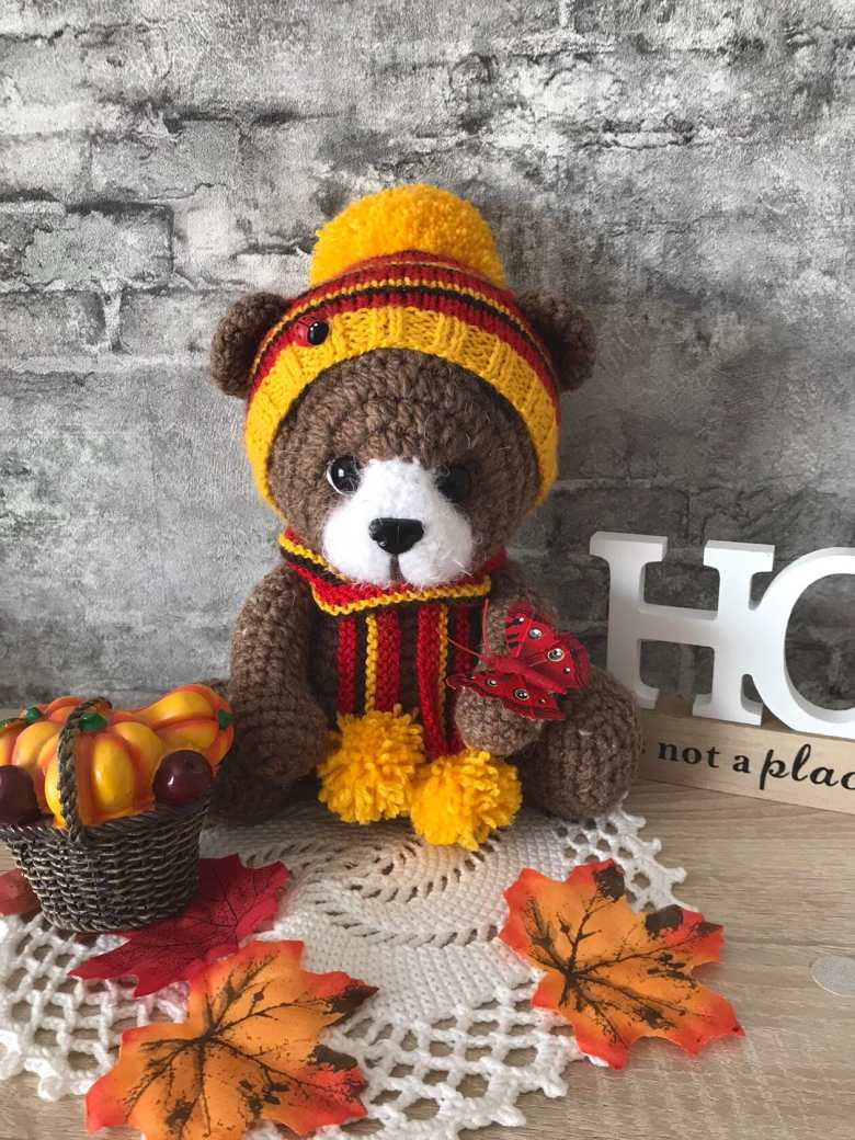 Житель осеннего леса медвежонок Егорка