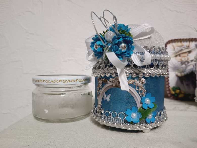 Шкатулка-игольница.