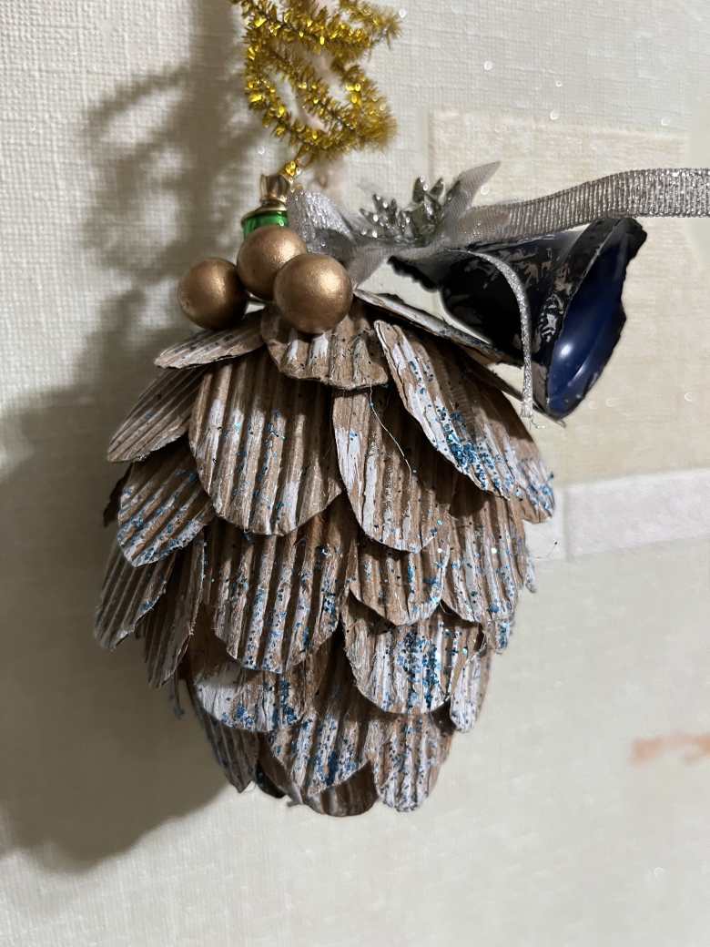 Новогодняя шишка