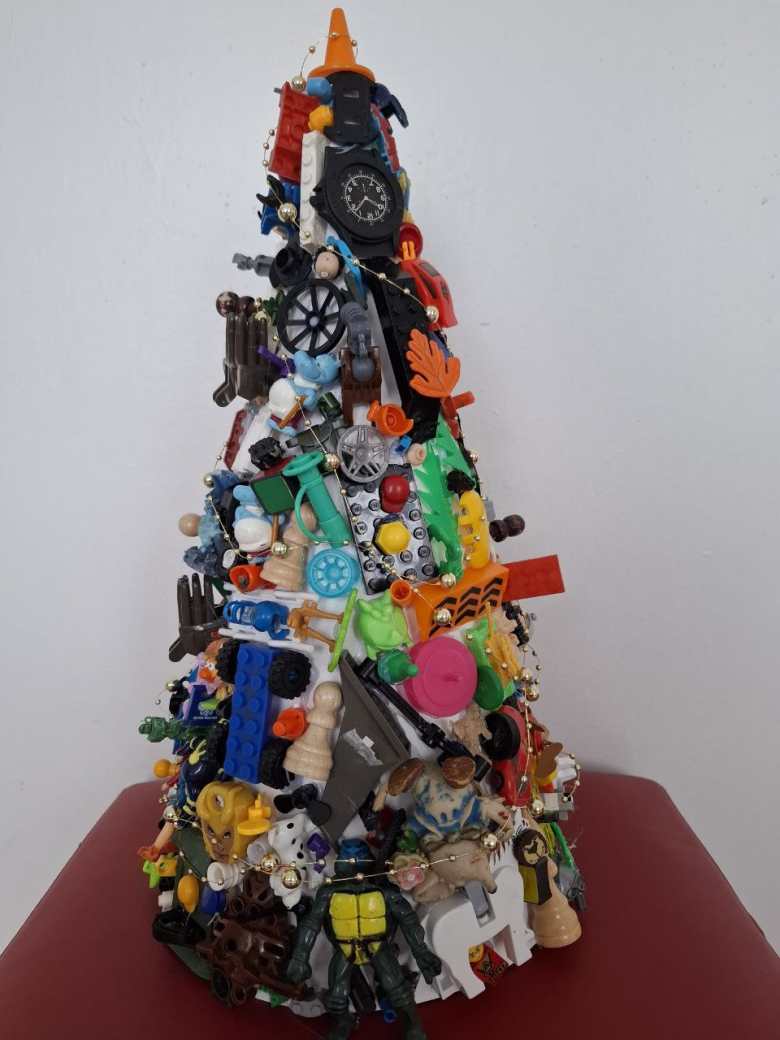 Ёлка из Лего-страны.