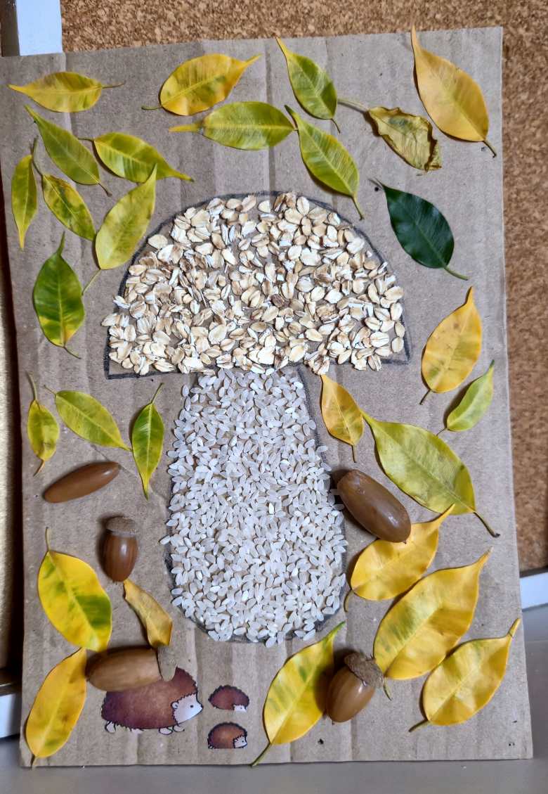 Грибочек в осеннем парке