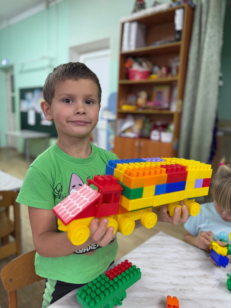 Грузовик из Лего 