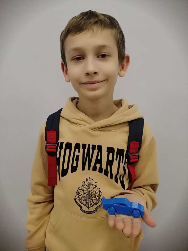 Синяя машинка (3D-модель)