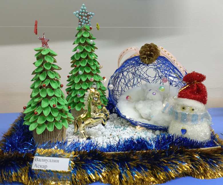 Новый год к нам мчится