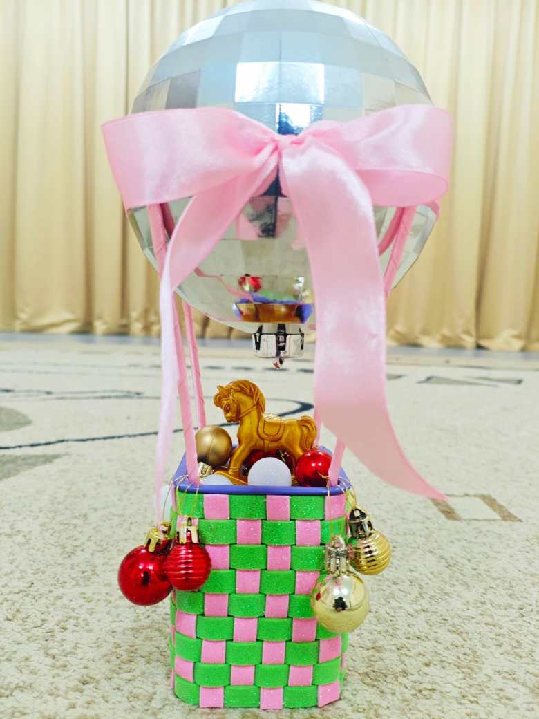 "Новогодний полёт золотой лошадки"