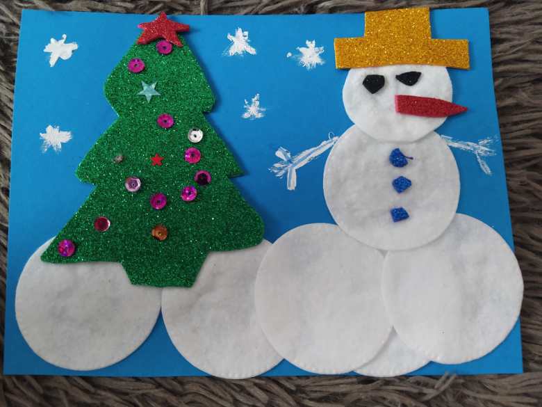 "Снеговик у елочки"