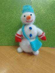 Веселый снеговик