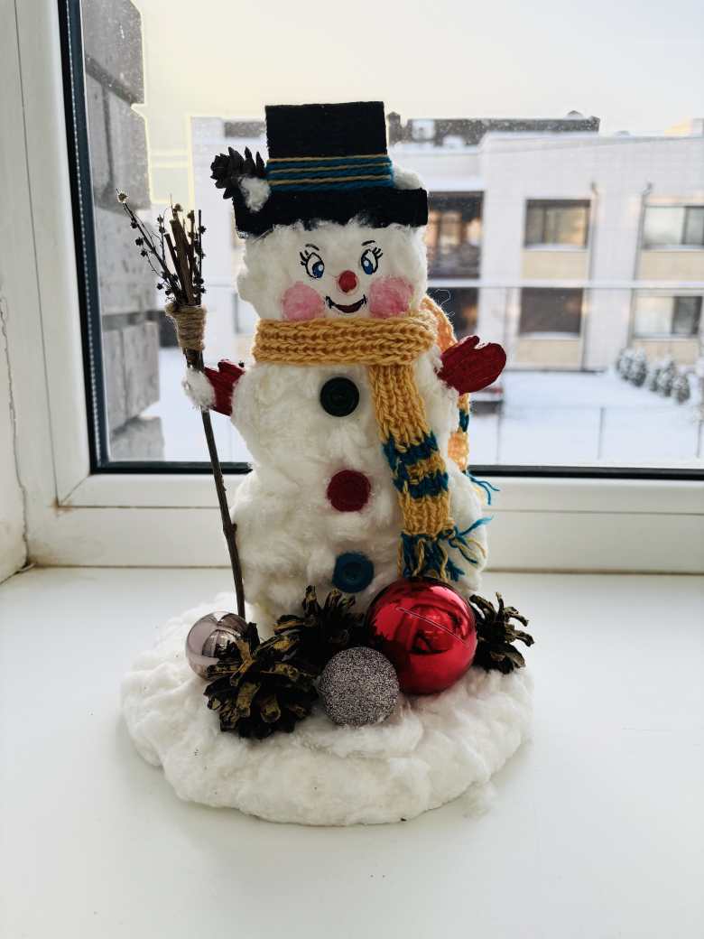 Новогодний снеговик