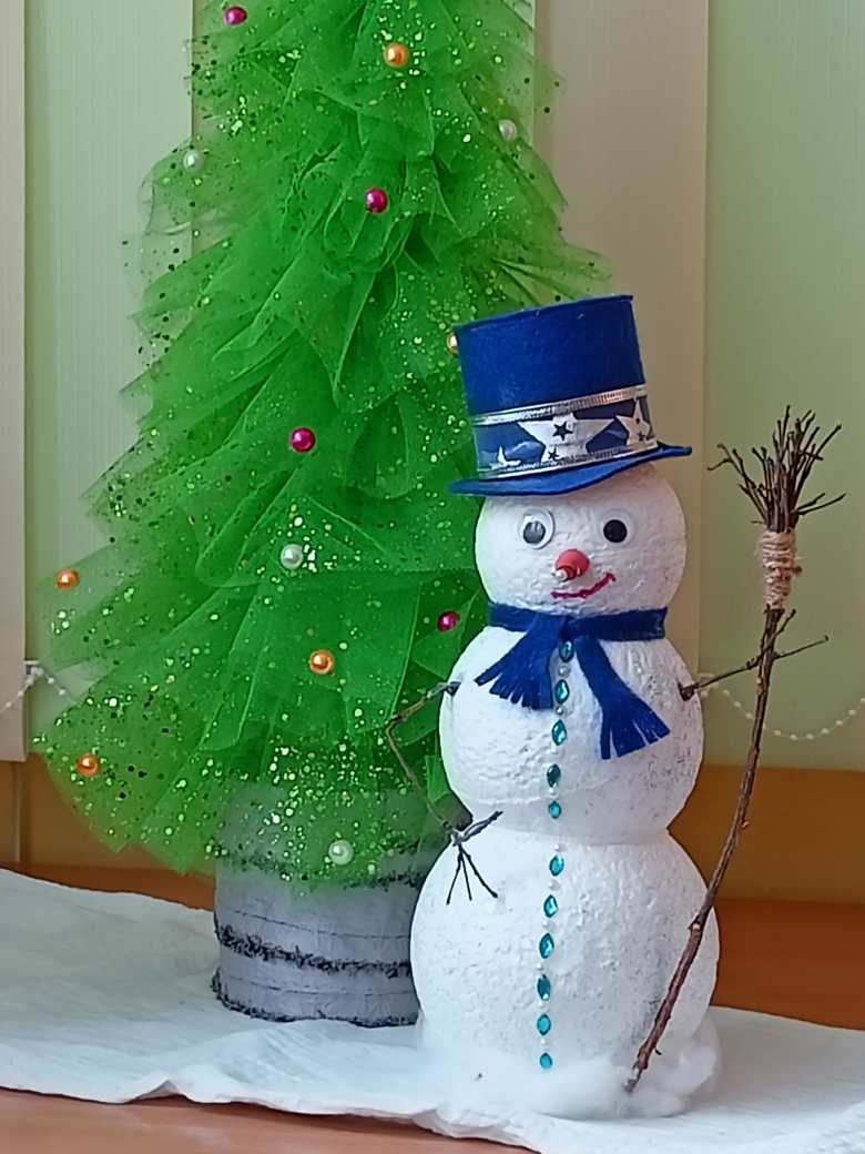 Снеговичок -белоснежный толстячок