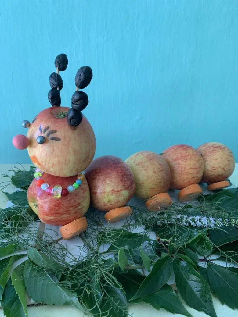 « Гусеница из яблок»