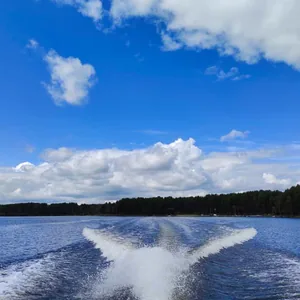 Разрезая гладь