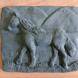 Лошадь