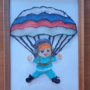 "Парашютист - наш герой"