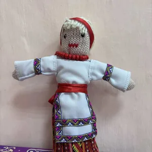 Красавица в народном костюме